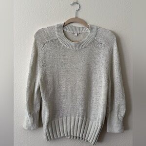 GAP white knit sweater. Size SMALL.